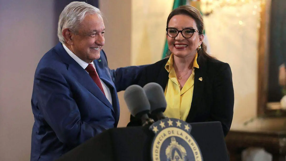 AMLO y Xioamara Castro acuerdan replicar programas de desarrollo social en Honduras